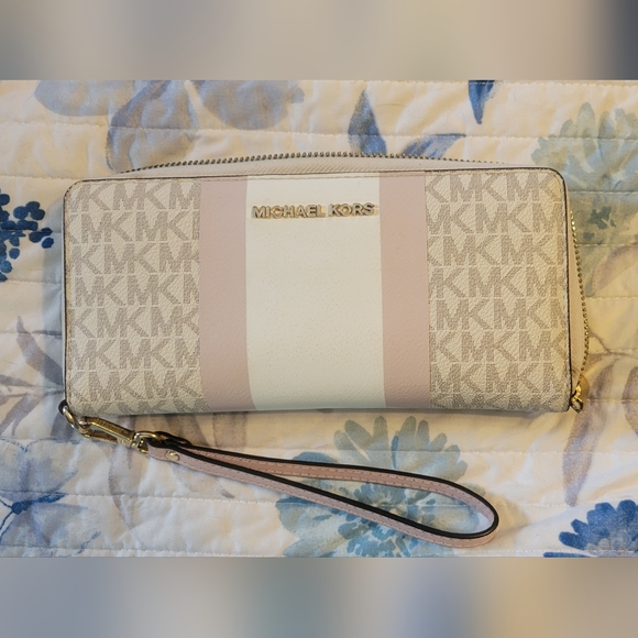 Michael Kors Wallet - Picture 3 of 3